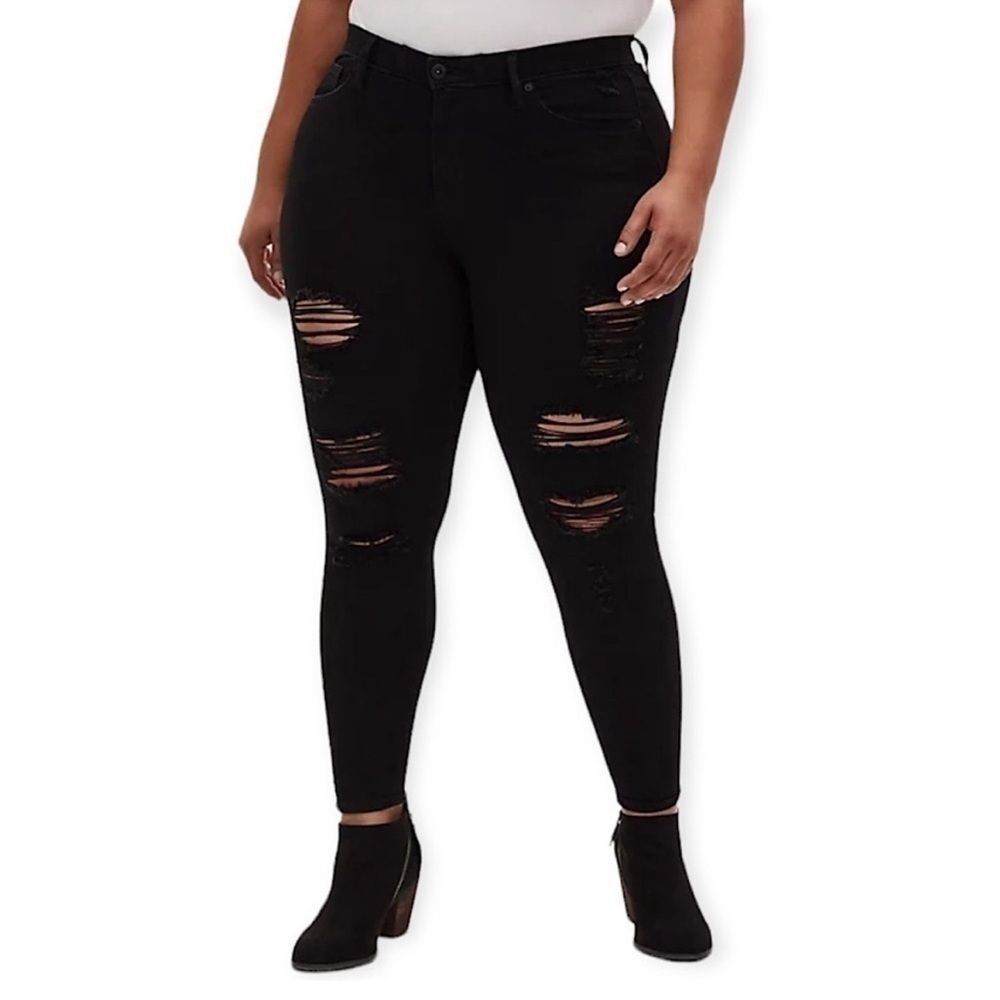 Torrid distressed high rise ultra skinny black jeans, Size 20R